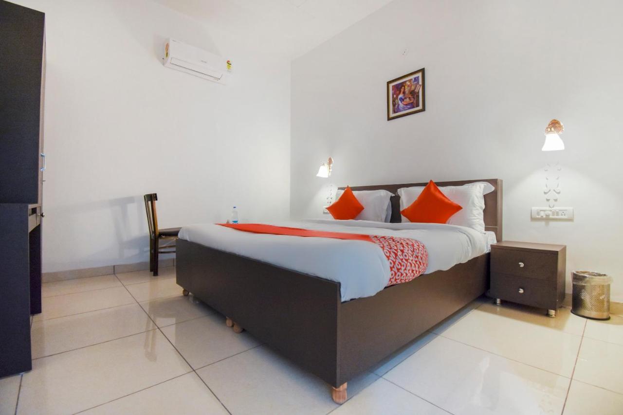 Oyo 75460 Sky High Residency Hotell Ludhiana Exteriör bild
