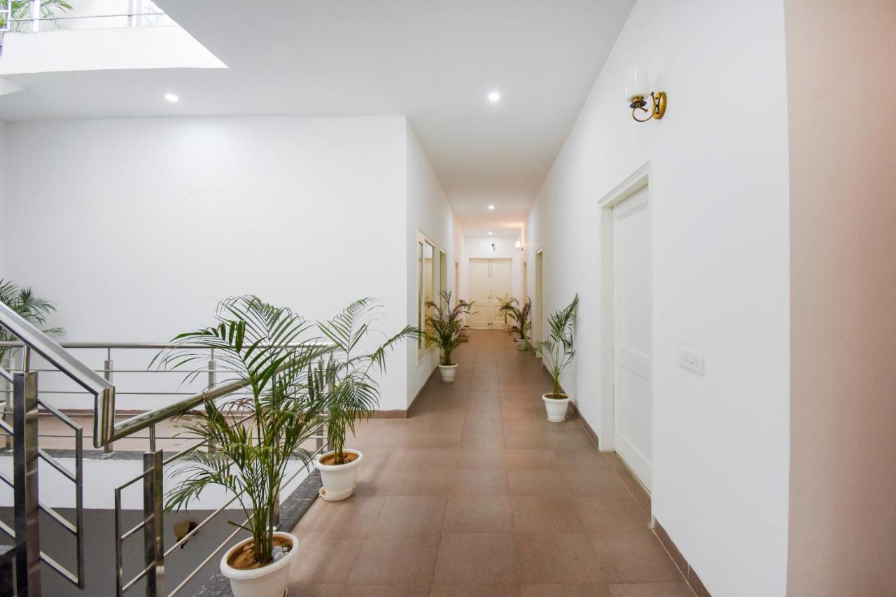 Oyo 75460 Sky High Residency Hotell Ludhiana Exteriör bild
