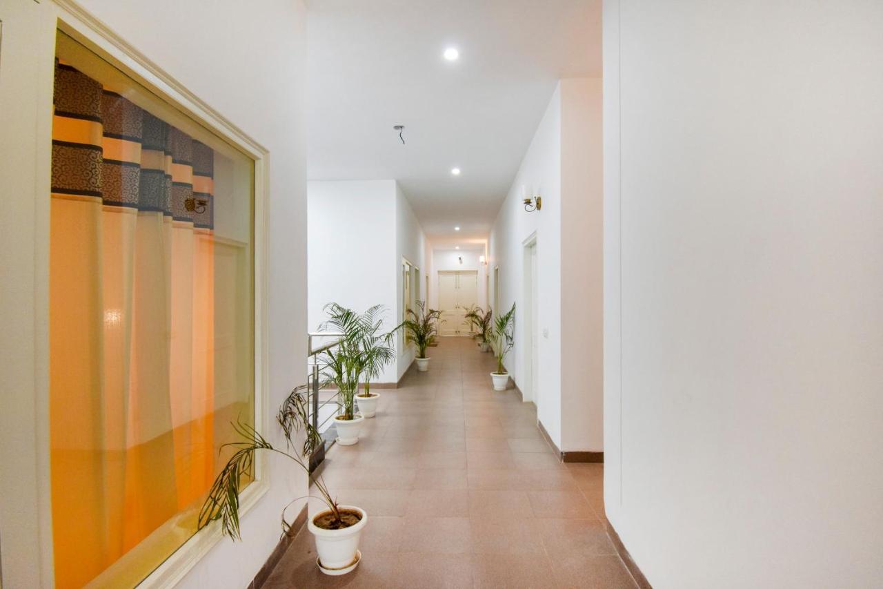 Oyo 75460 Sky High Residency Hotell Ludhiana Exteriör bild