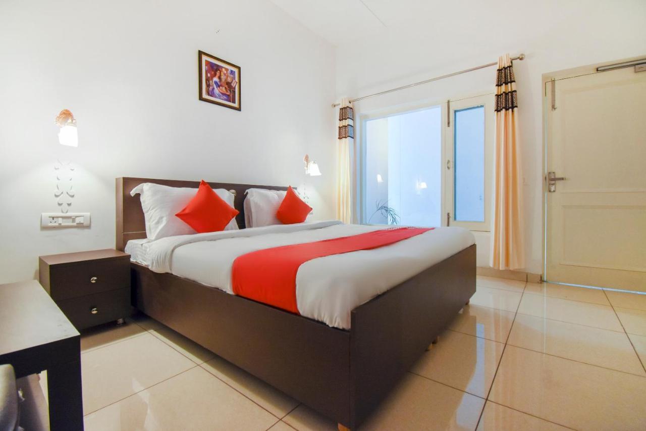Oyo 75460 Sky High Residency Hotell Ludhiana Exteriör bild