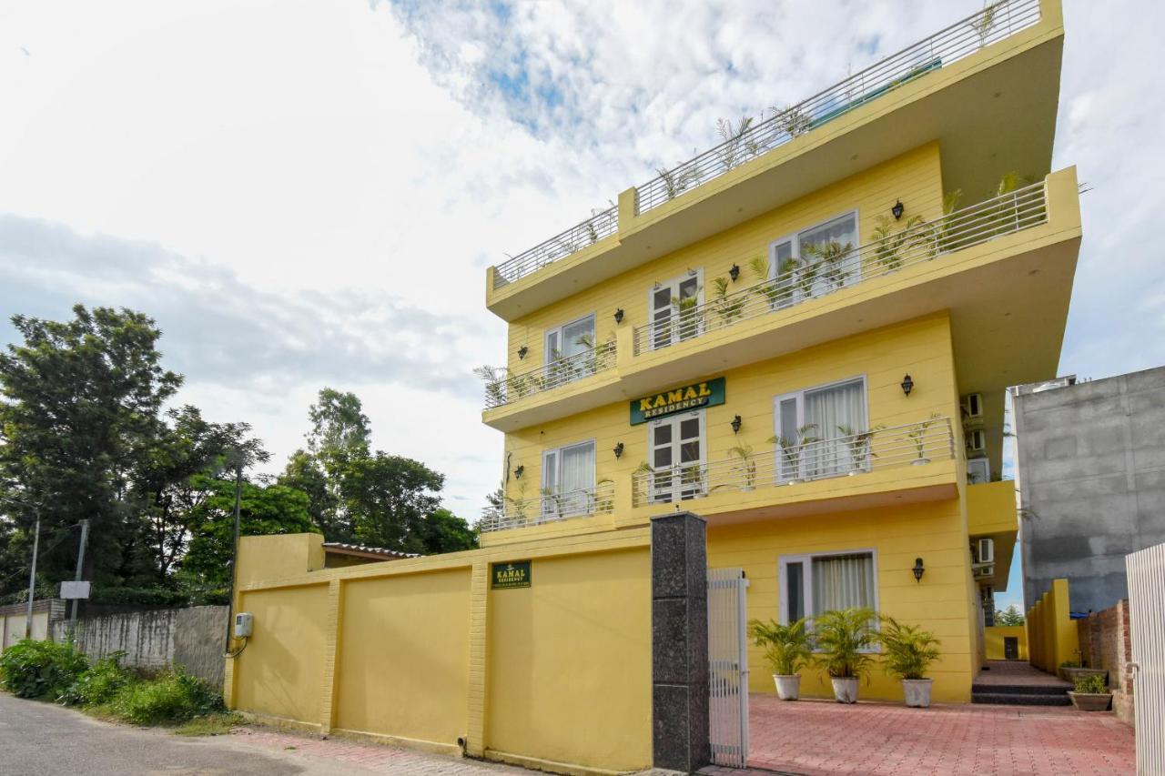 Oyo 75460 Sky High Residency Hotell Ludhiana Exteriör bild