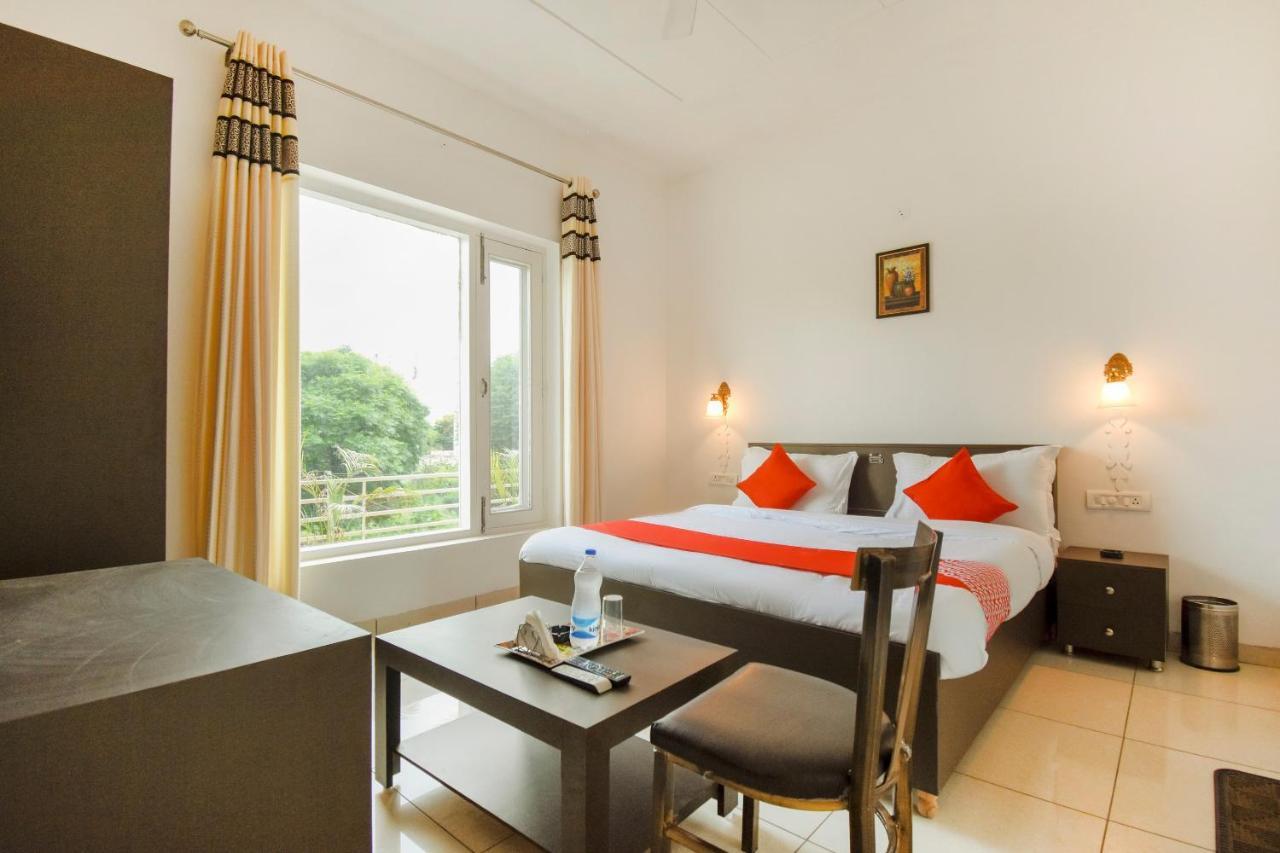 Oyo 75460 Sky High Residency Hotell Ludhiana Exteriör bild